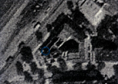 Luftaufnahme der Immobilie von 1953. Ein Teil des Gebäudes ist durch den Krieg zerstört worden.